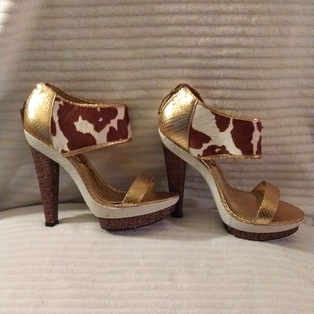 Sergio Zelcer sandal in a size 8 multi color
